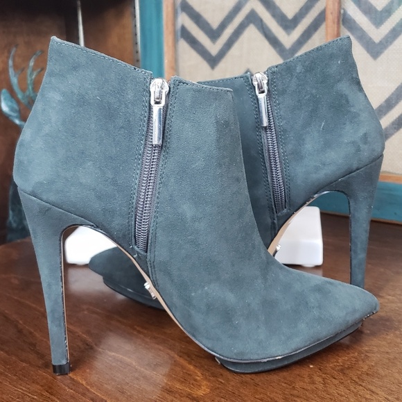 Victoria's Secret pointy leather heeled booties - Picture 4 of 8